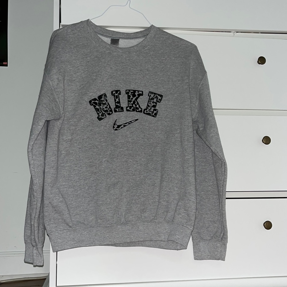 Custom-made Nike cow print sweatshirt! Super cute❤️❤️